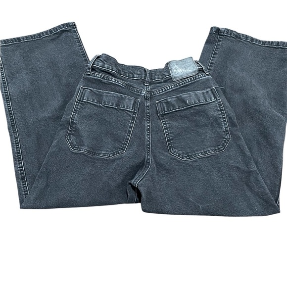 Women’s wide leg crop Levi’s. Button fly. Preloved in excellent condition. - Picture 3 of 6